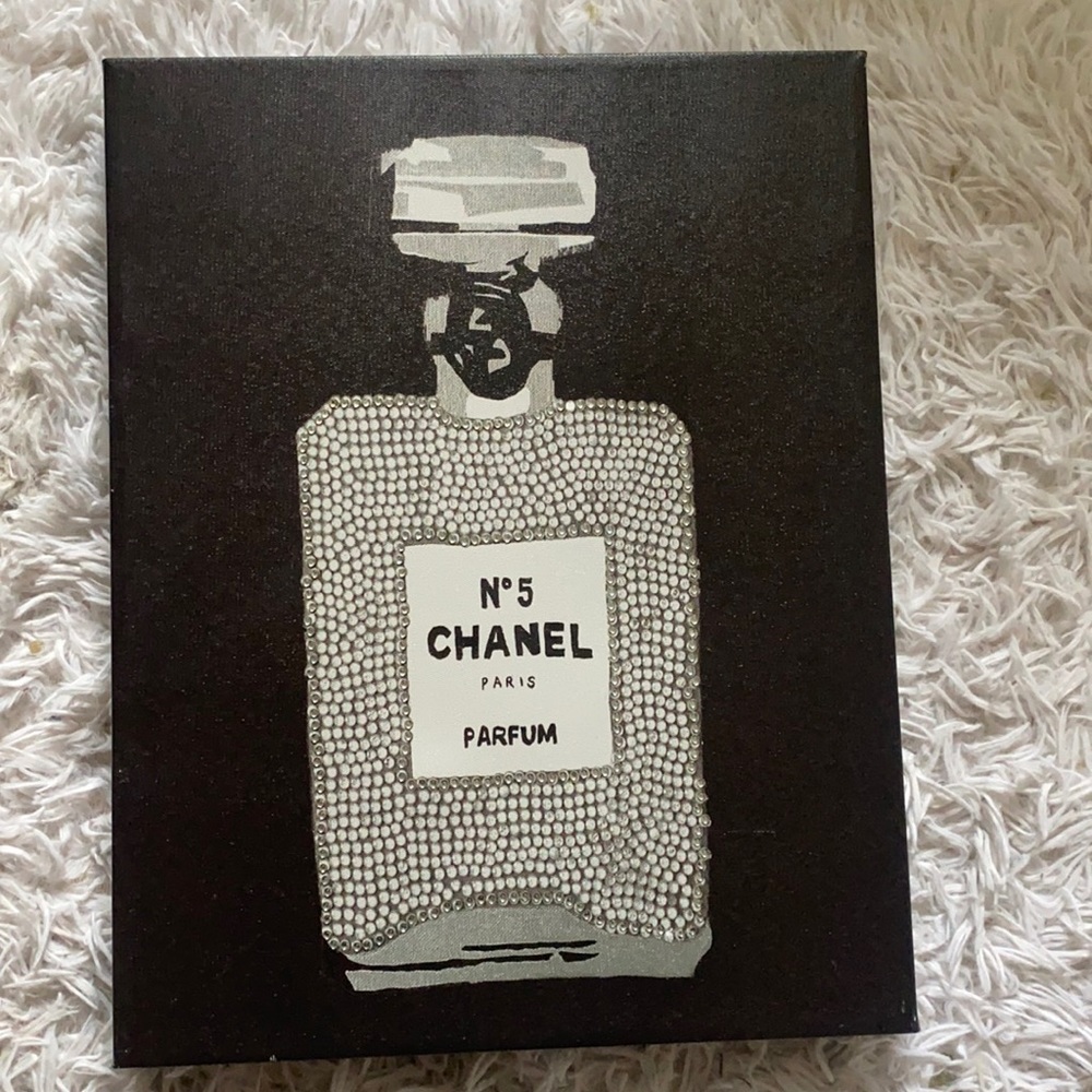 Chanel Paris parfum frame